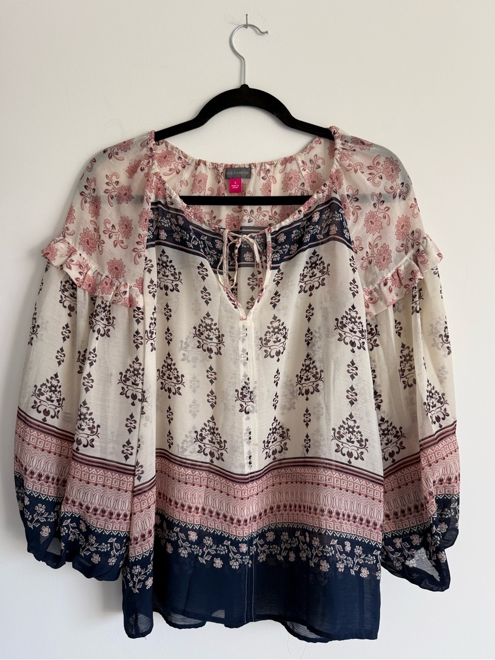 Vince Camuto lightweight boho peasant blouse